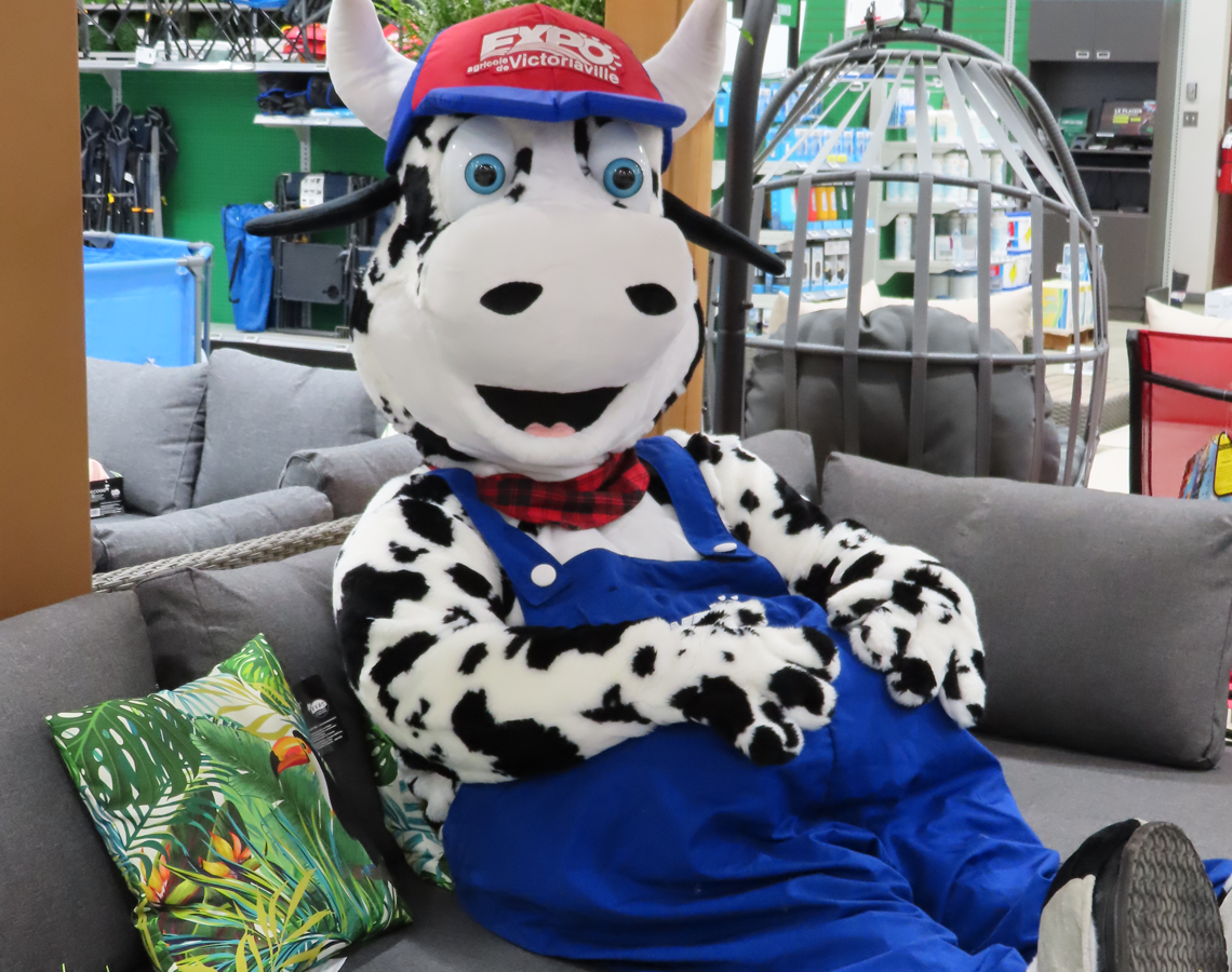 Magasinage chez BMR Victoriaville pour notre nouvelle mascotte
